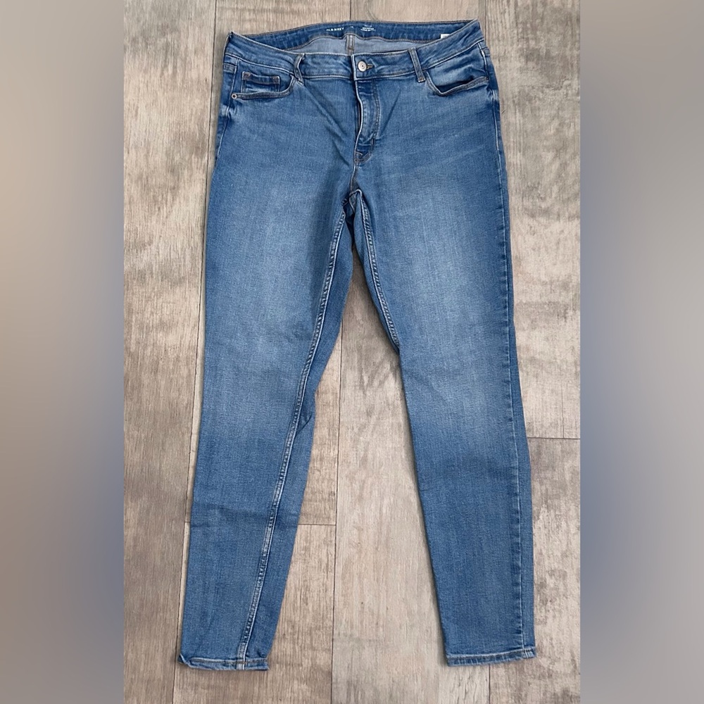 Old Navy Mid-Rise Light Wash Rockstar Super Skinny Jeans Size 14 Long - Like New